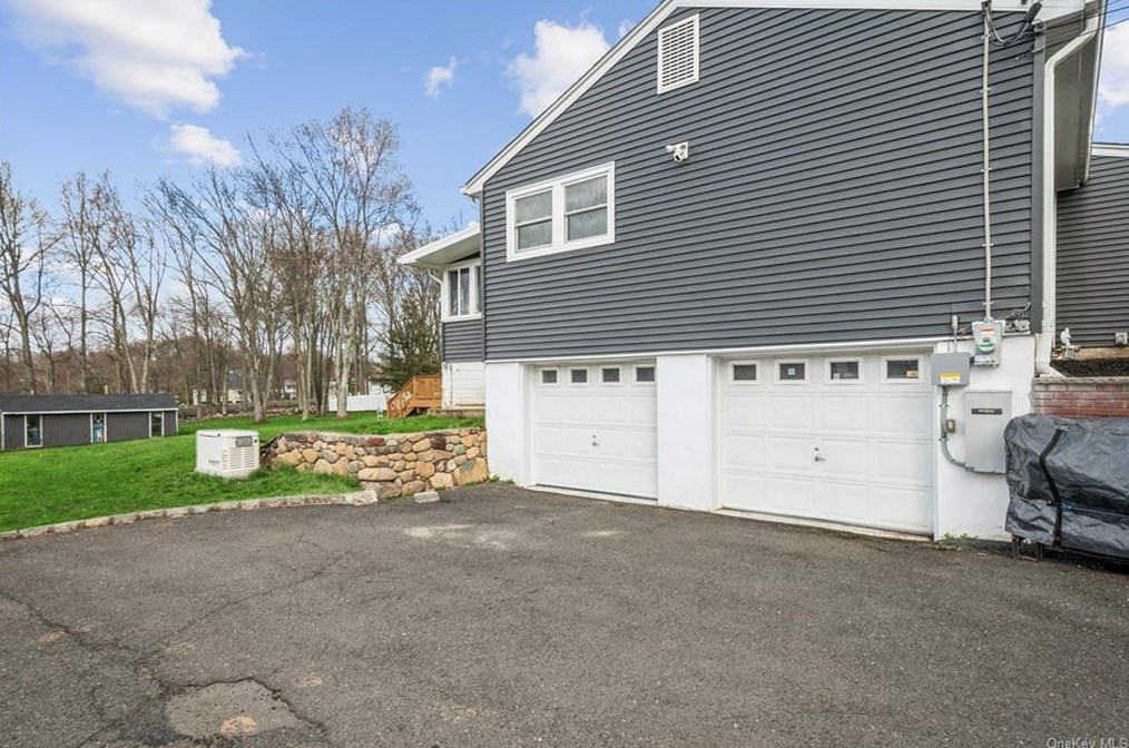 189 Burrows Ln, Blauvelt, NY 10913-1307