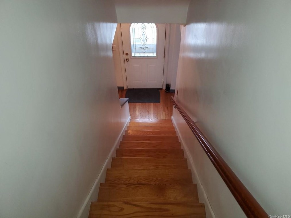 27 Hildreth Pl, Yonkers, NY 10704-3009