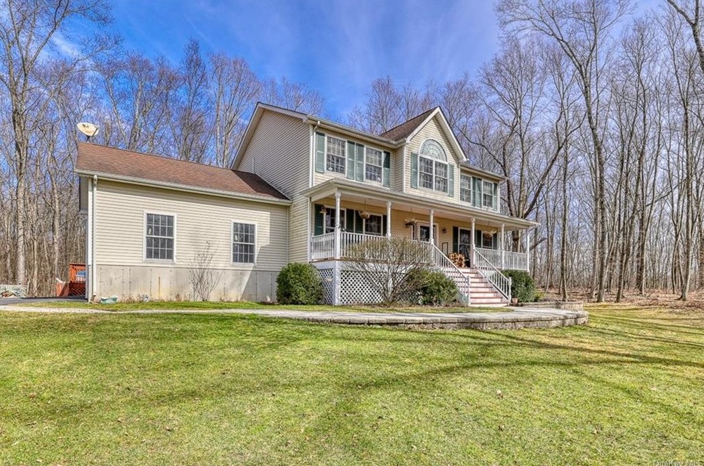 336 Eatontown Rd, Port Jervis, NY 12771-3537