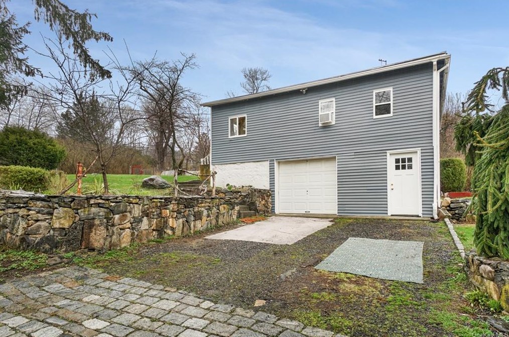 58 Lincoln Dr, Kent Lakes, NY 10512-6922