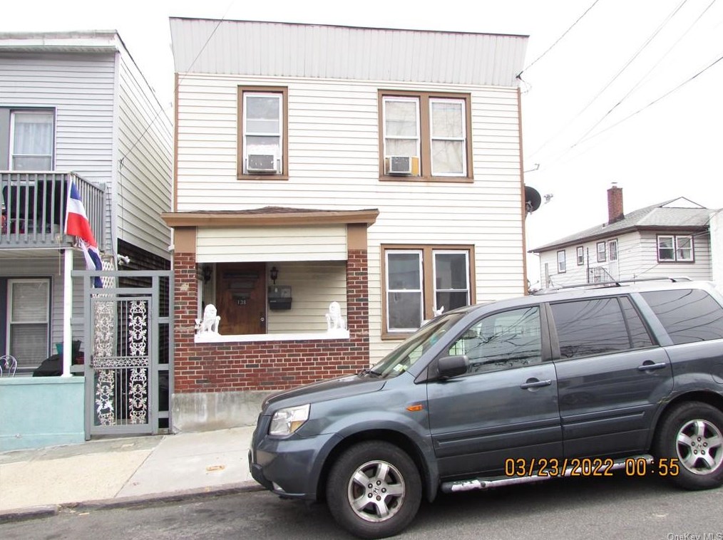 136 Vineyard Ave, Yonkers, NY 10703-2810