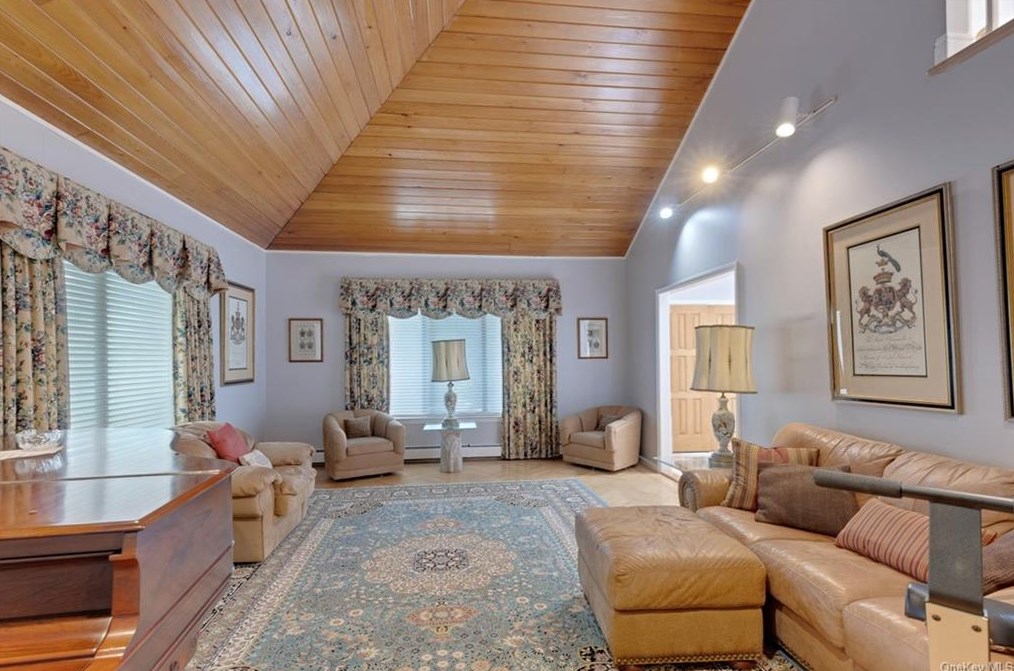 84 Park Ln, White Plains, NY 10604