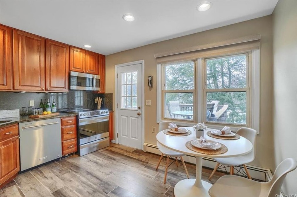 3255 Linda Ct, Yorktown Hgts, NY 10598