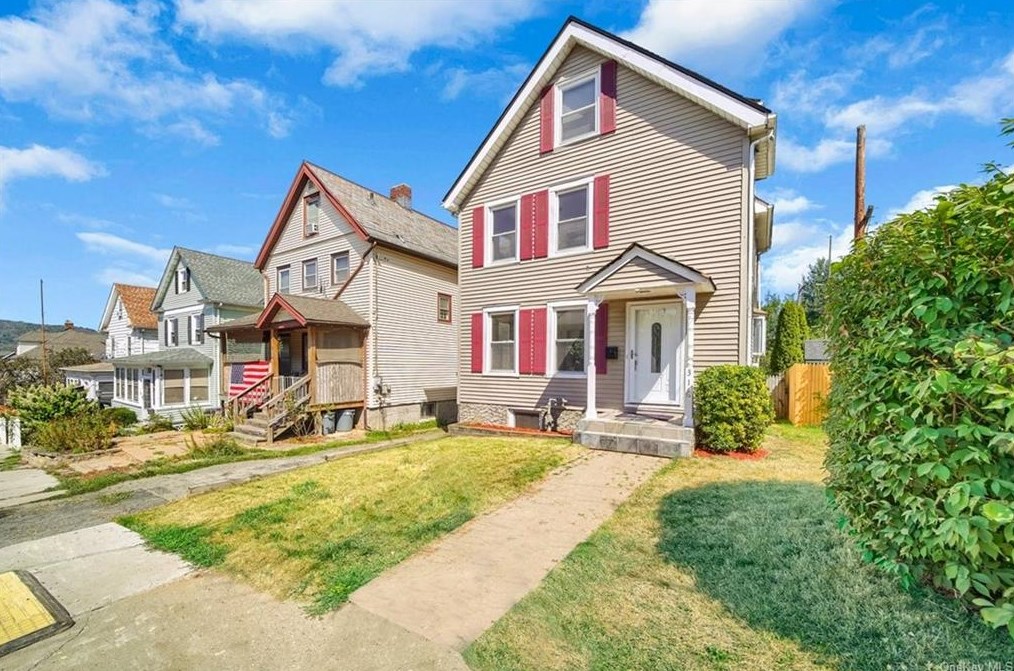 316 Bay St, Peekskill, NY 10566-4514