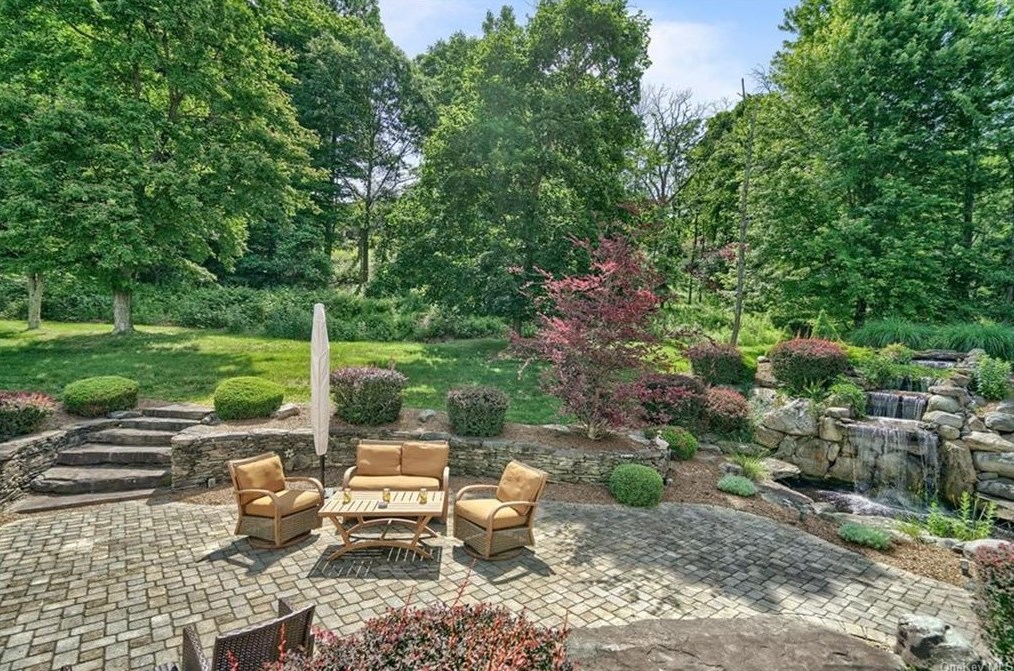 39 Highview Rd, Monroe, NY 10950-5243