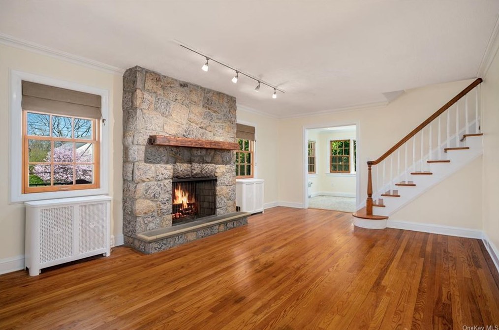 2 Poplar Rd, Larchmont, NY 10538-1538
