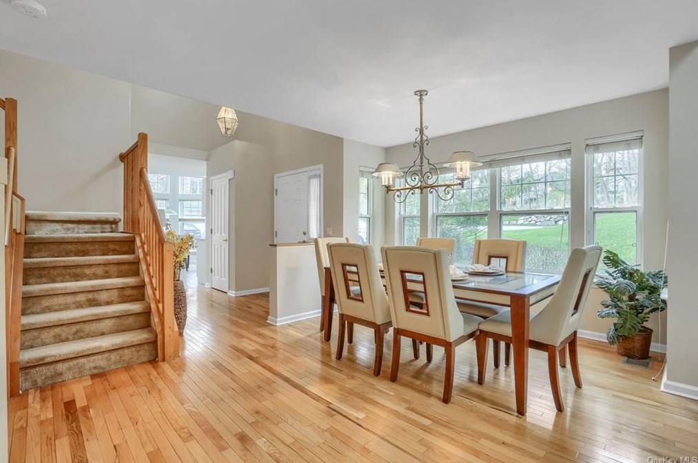 8 Apple Hill Ln, Peekskill NY  10566-4869 exterior