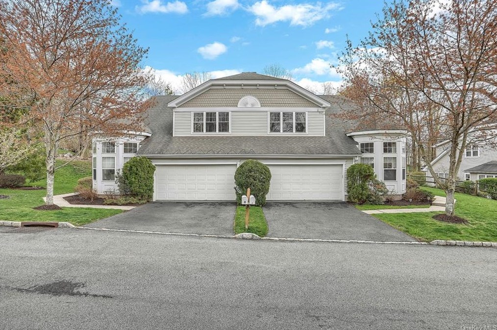 8 Apple Hill Ln, Peekskill, NY 10566