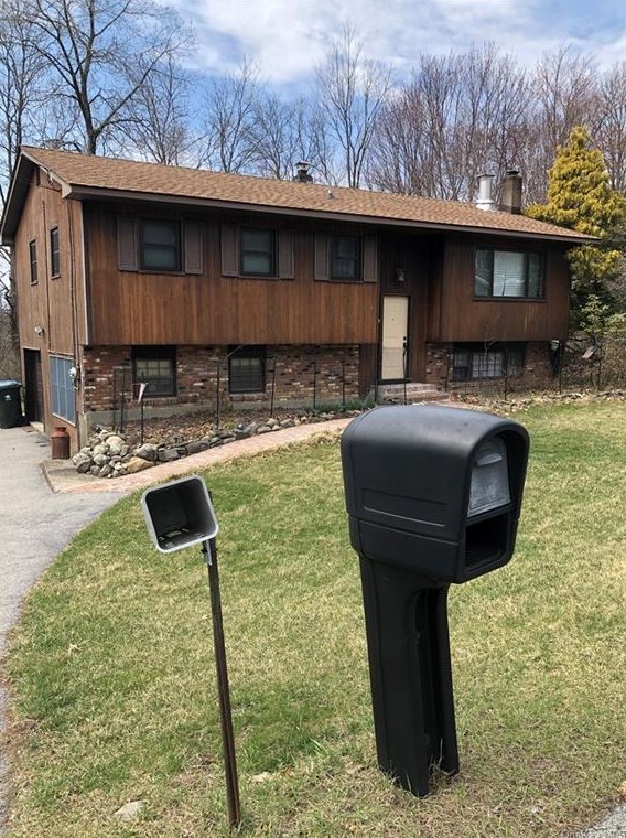 28 Poplar Dr, Monroe, NY 10950-1015