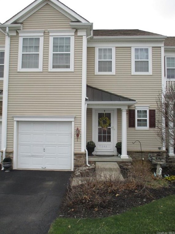 3 Bainbridge Pl, Newburgh, NY 12550-7415