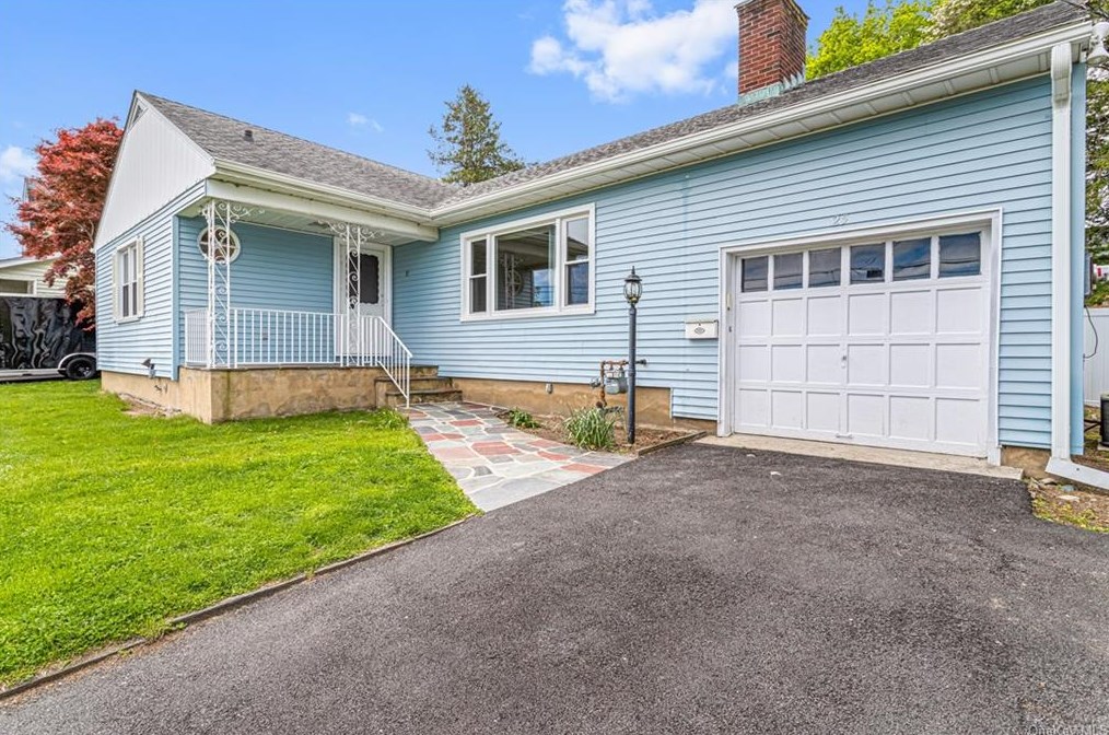 25 Shelley Ave, Valhalla, NY 10595