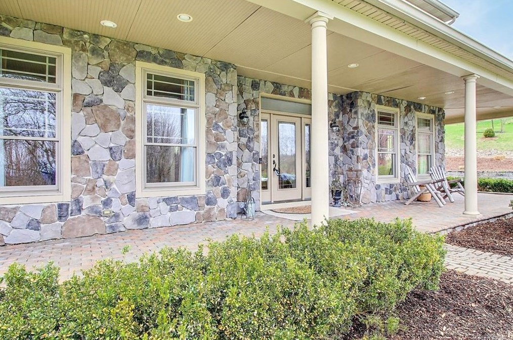 3 Eaglewood Vista Ln, Pine Island, NY 10969-1641