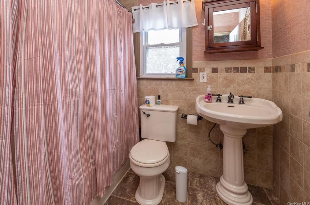 1230 Mombasha Rd, Monroe NY 10950-5323 exterior