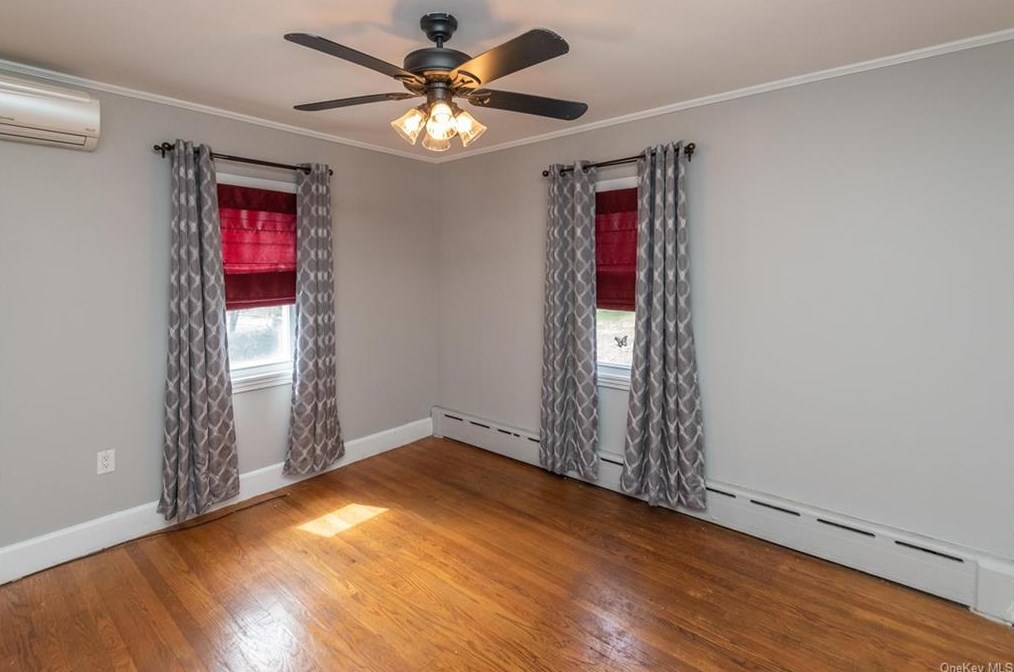 1230 Mombasha Rd, Monroe NY 10950-5323 exterior