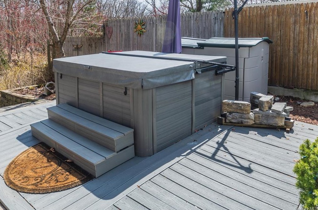 1230 Mombasha Rd, Monroe NY 10950-5323 exterior