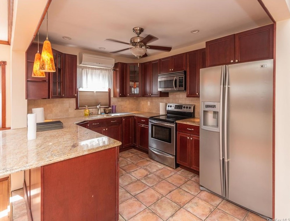 1230 Mombasha Rd, Monroe NY 10950-5323 exterior