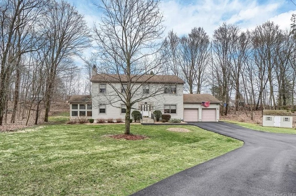20 School House Ln, Wallkill, NY 12589-2809
