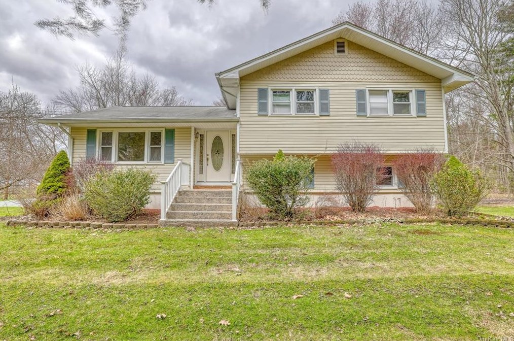 4 Hickory Ave, Port Jervis, NY 12771-3724