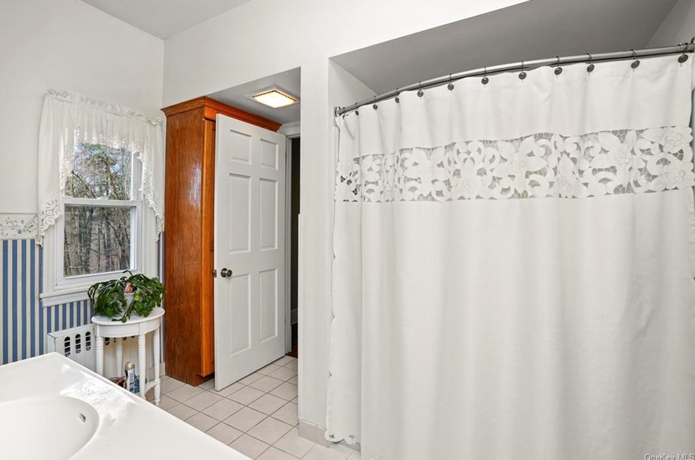 157 Rte 100, Katonah NY  10536-3238 exterior