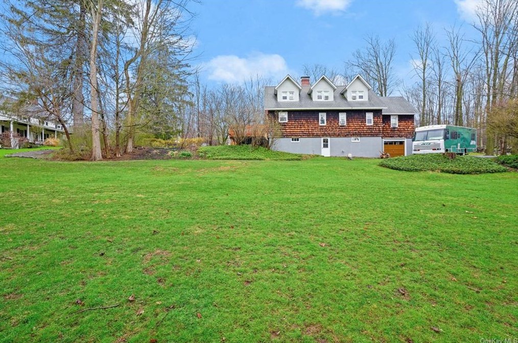 157 Rte 100, Katonah NY  10536-3238 exterior