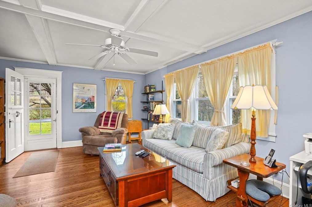 157 Rte 100, Katonah NY  10536-3238 exterior