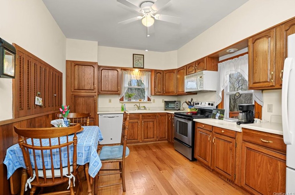 157 Rte 100, Katonah NY  10536-3238 exterior