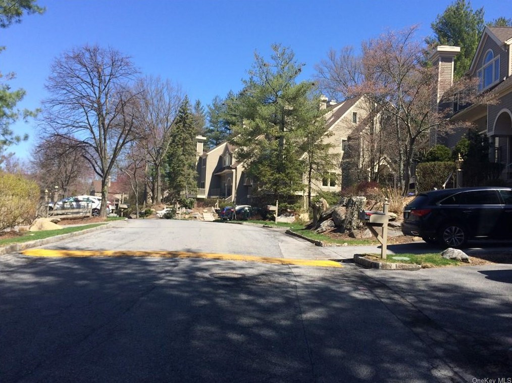 16 Boulder Ridge Rd, Scarsdale, NY 10583