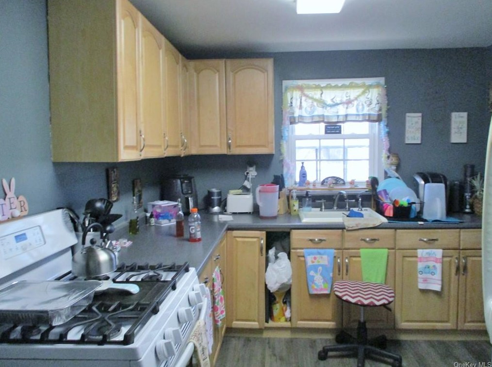 126 Hammond St, Port Jervis, NY 12771-2606