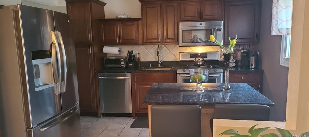 5 Fort Worth Pl, Monroe, NY 10950-2302