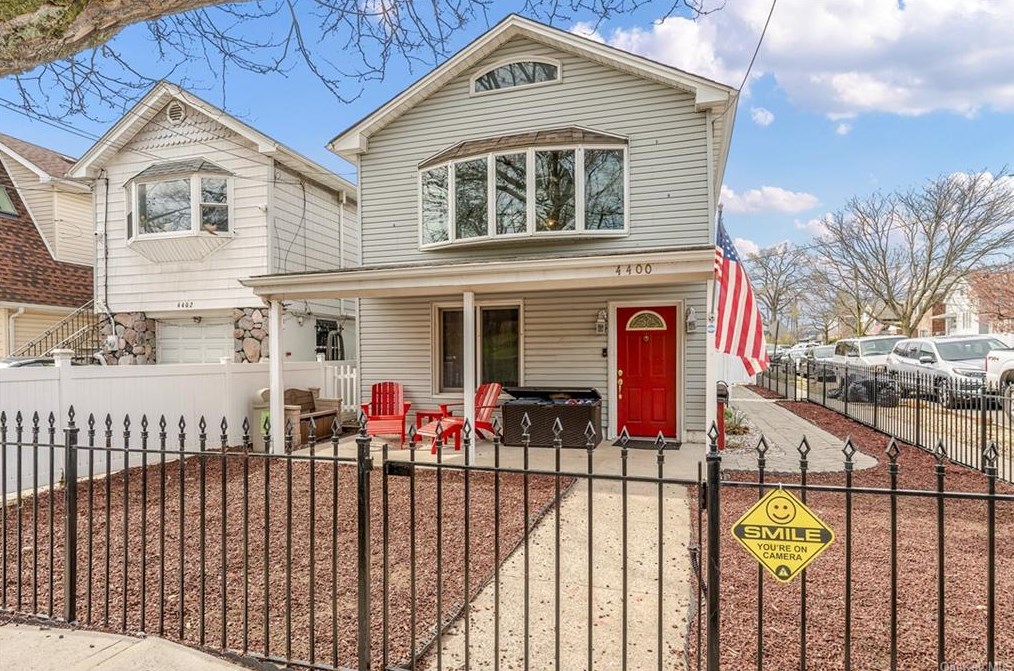 4400 Locust Point Dr, Bronx, NY 10465