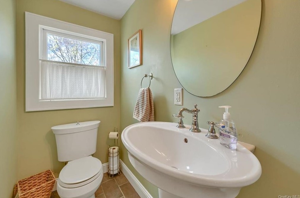 1340 Longview Ave, Peekskill NY  10566-4825 exterior