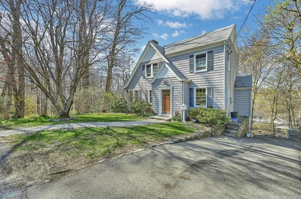 1340 Longview Ave, Peekskill, NY 10566-4825