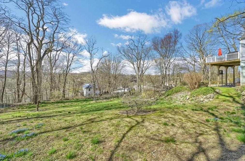 1340 Longview Ave, Peekskill NY  10566-4825 exterior