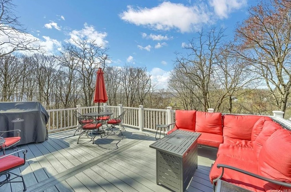 1340 Longview Ave, Peekskill NY  10566-4825 exterior