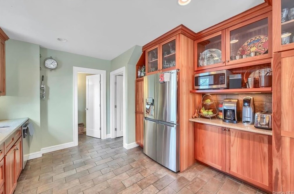 1340 Longview Ave, Peekskill NY  10566-4825 exterior