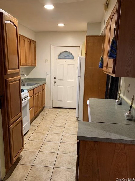 37 Ewing Ave, Chestnut Ridge, NY 10977-4202