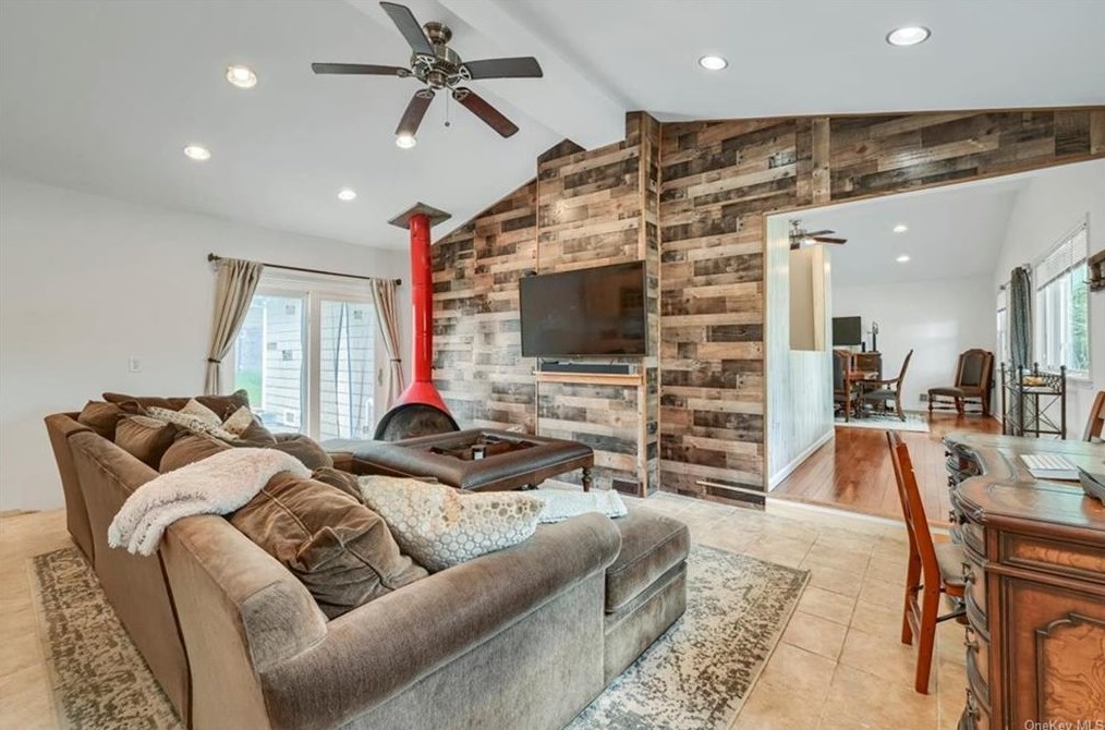 77 Crescent Cir, Rock Hill NY  12775-6200 exterior