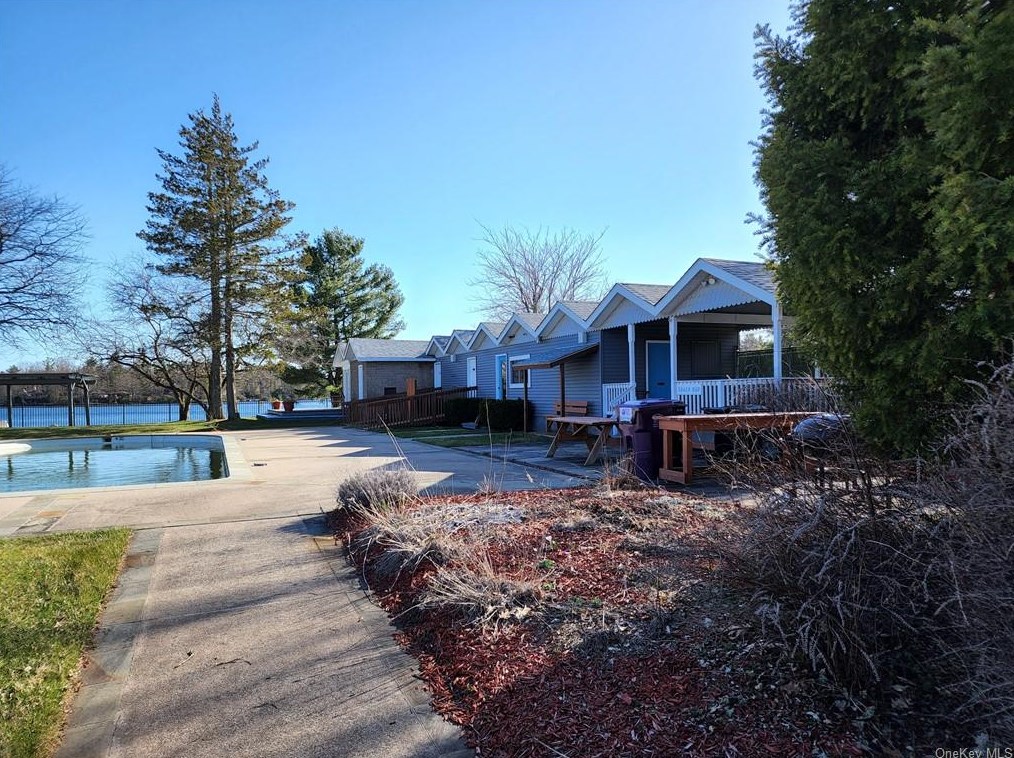77 Crescent Cir, Rock Hill NY  12775-6200 exterior