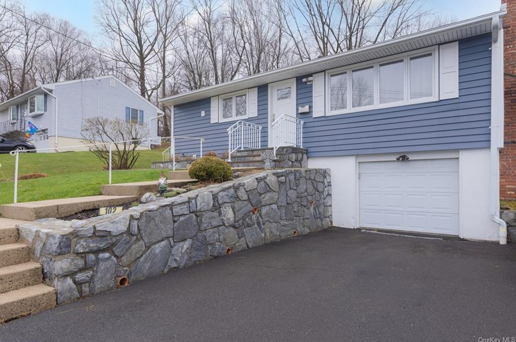 102 Capt Shankey Dr, Garnerville, NY 10923