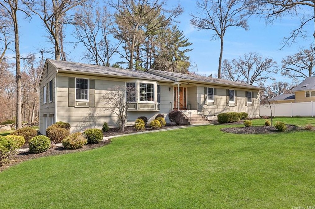4 Fringe Ct, New City, NY 10956-6802