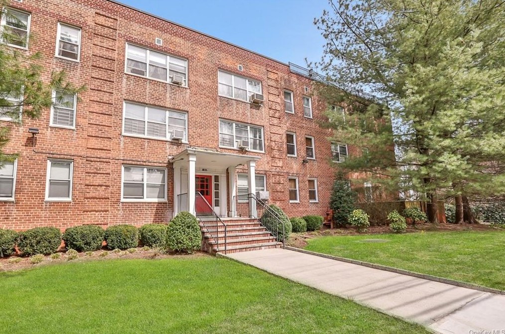 811 Palmer Ave, Yonkers, NY 10710