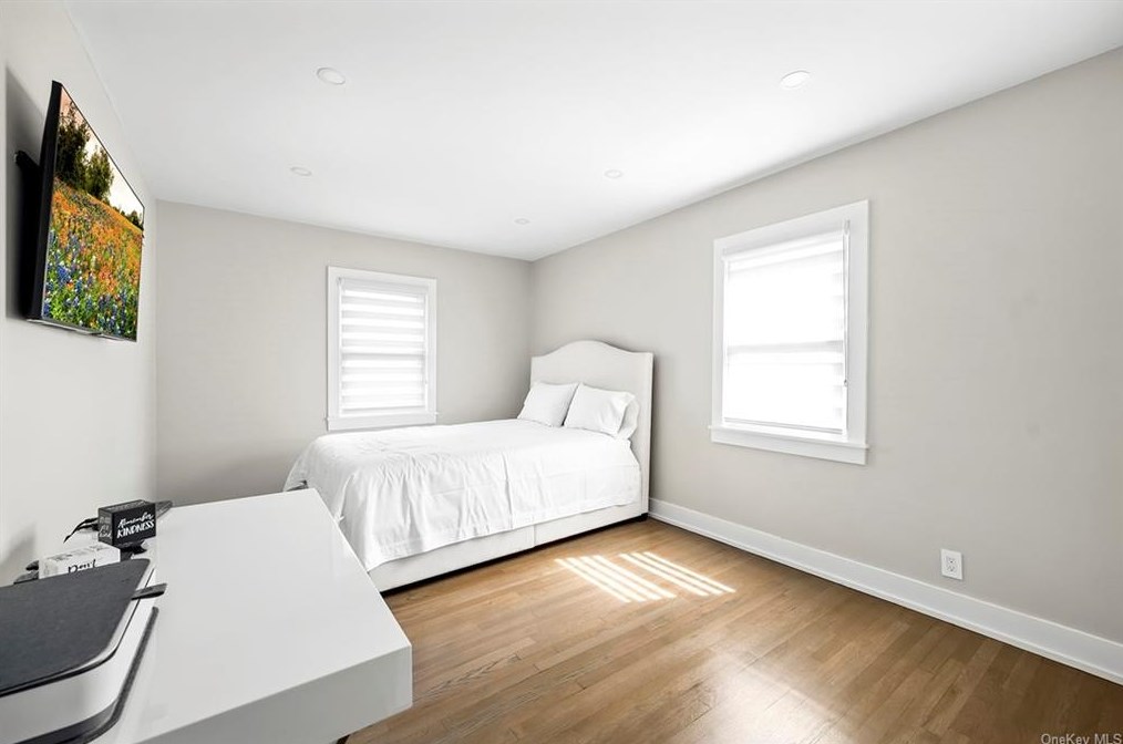 204 Hickory Grove Dr, Larchmont NY  10538-1408 exterior