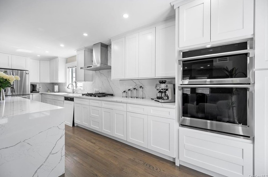 204 Hickory Grove Dr, Larchmont NY  10538-1408 exterior