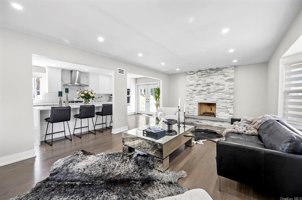 204 Hickory Grove Dr, Larchmont NY  10538-1408 exterior