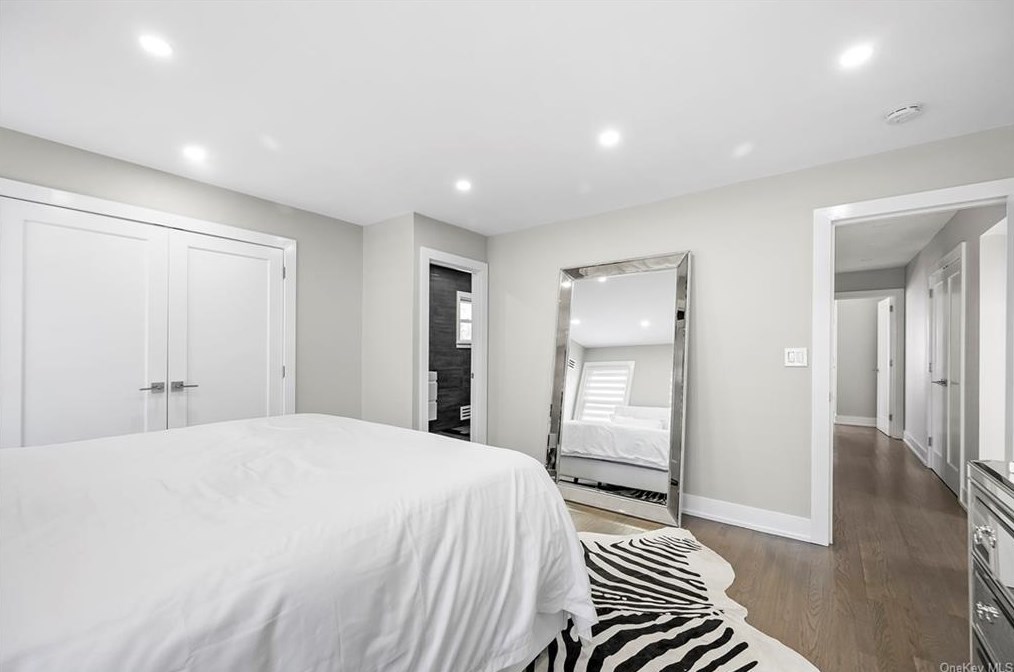 204 Hickory Grove Dr, Larchmont NY  10538-1408 exterior