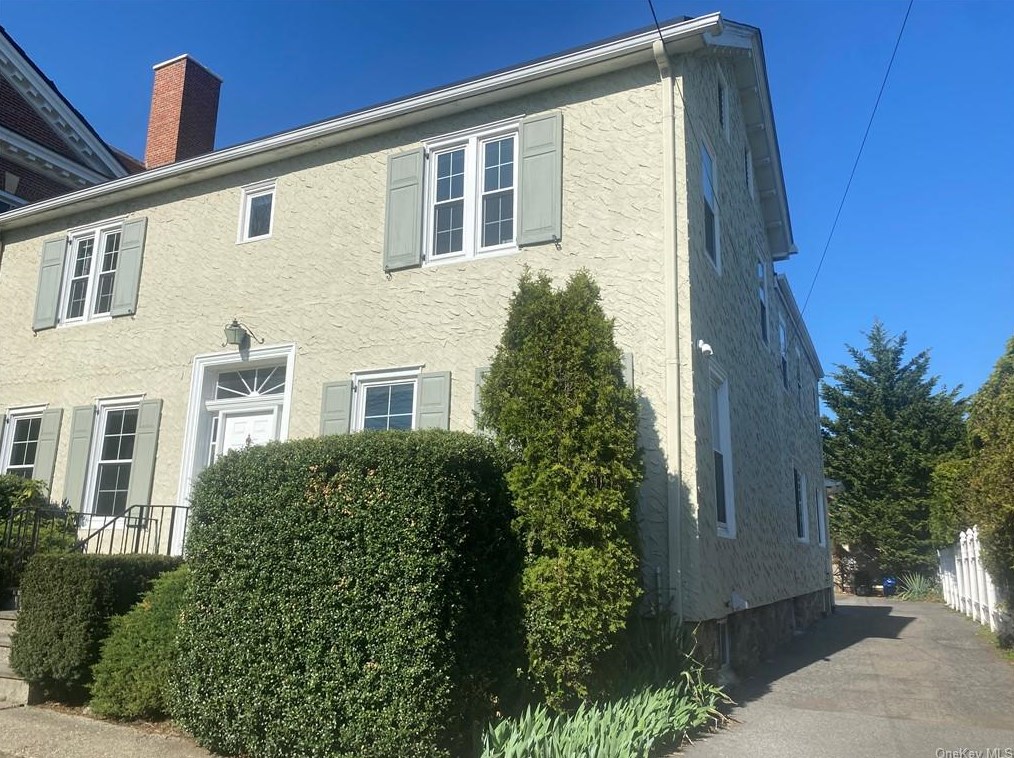 467 Barry Ave, Mamaroneck, NY 10543-2831