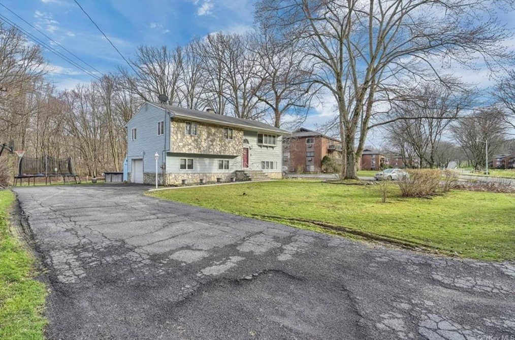 7 Tanager Rd, Monroe, NY 10950