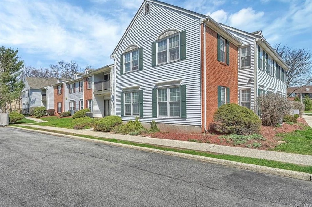109 Cartwheel Ct #24, Washingtonville, NY 10992