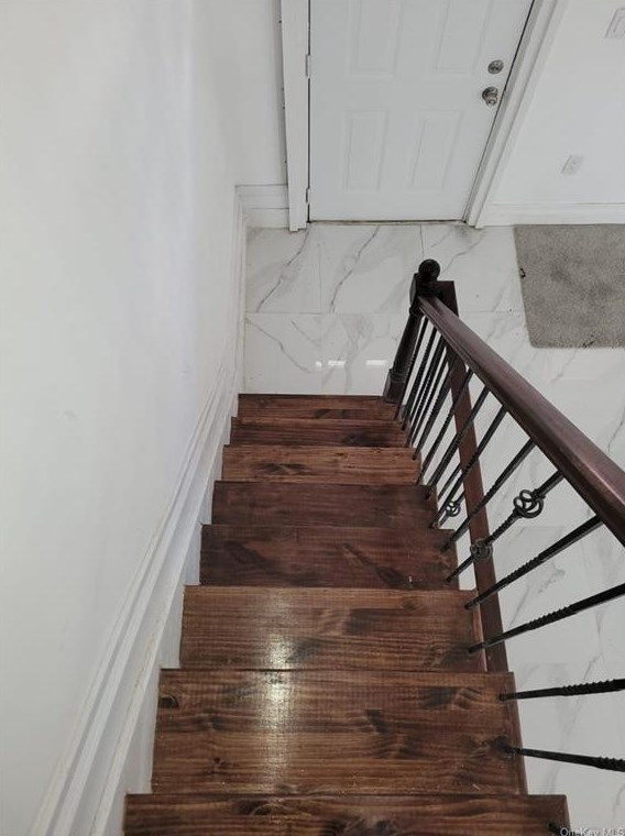 160 Elm St, Yonkers NY  10701-3932 exterior