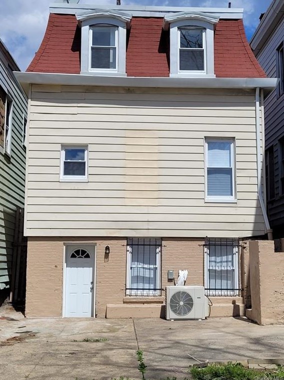 160 Elm St, Yonkers NY  10701-3932 exterior